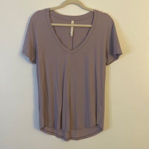 Aritzia The Group by Babaton Foundation V-Neck T-Shirt
